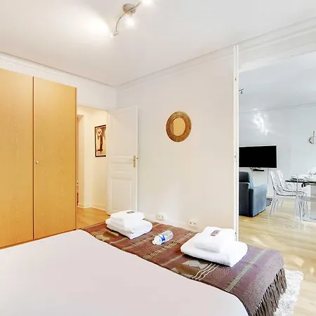 Apartament Chic - 3br 10p - Gare De L'est Republique Paryż
